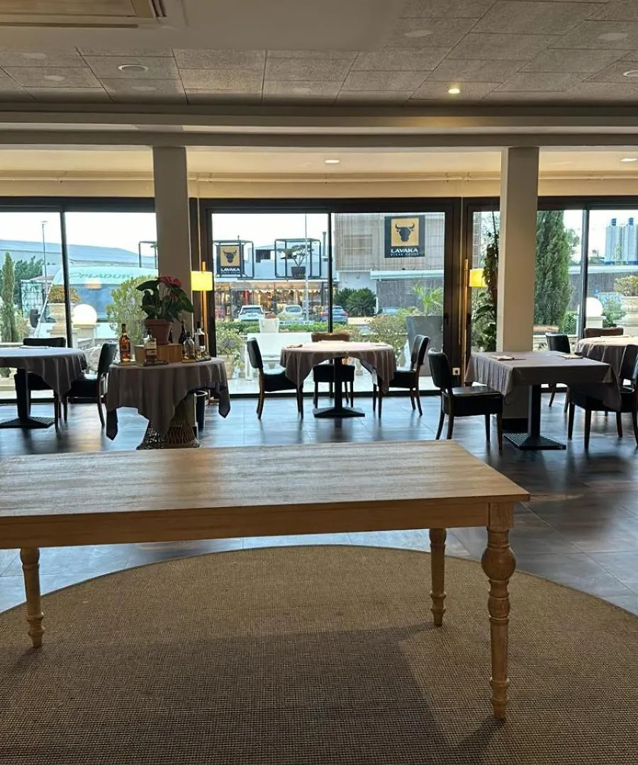 Hotel & Restaurant Figueres Parc Els Hostalets  Els Hostalets (Girona)